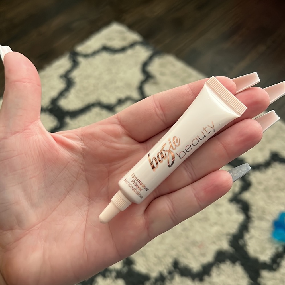 Basic beauty eyeshadow primer